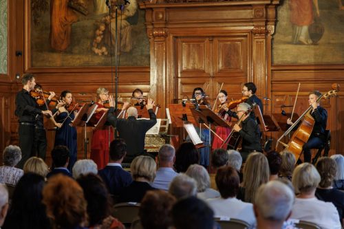 Mezinárodní hudební festivalJ. C. F. FischeraPocta mecenášům tří stoletíÚčinkují: Jiří Houdek – trubkaVojtěch Spurný – dirigent, cembaloKomorní orchestr Karlovarských symfoniků