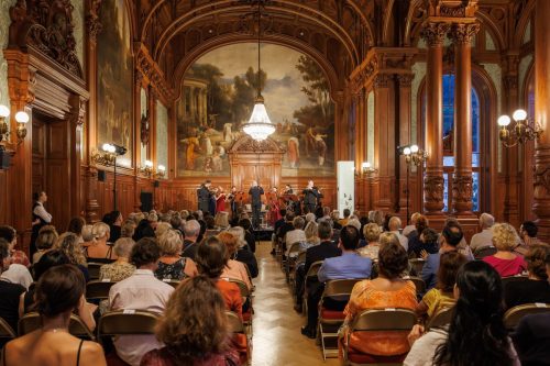 Mezinárodní hudební festivalJ. C. F. FischeraPocta mecenášům tří stoletíÚčinkují: Jiří Houdek – trubkaVojtěch Spurný – dirigent, cembaloKomorní orchestr Karlovarských symfoniků